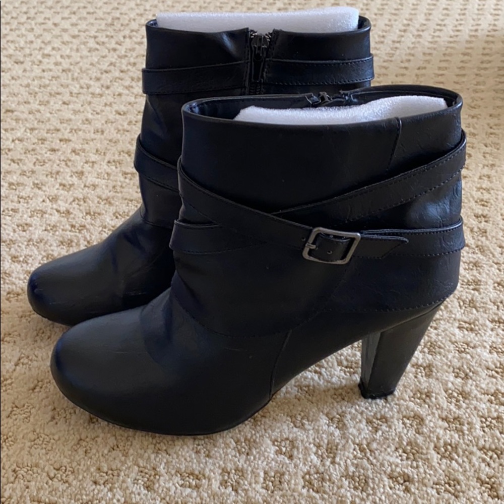 Madden girl Black booties!
